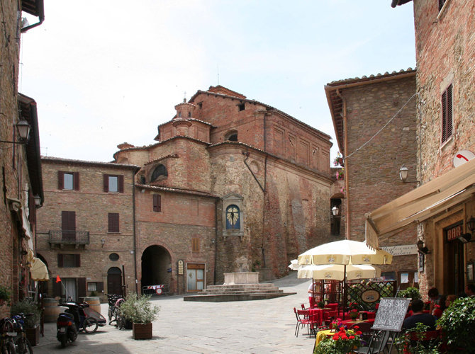 Piazza Umberto I Panicale - Perugia - Umbria
