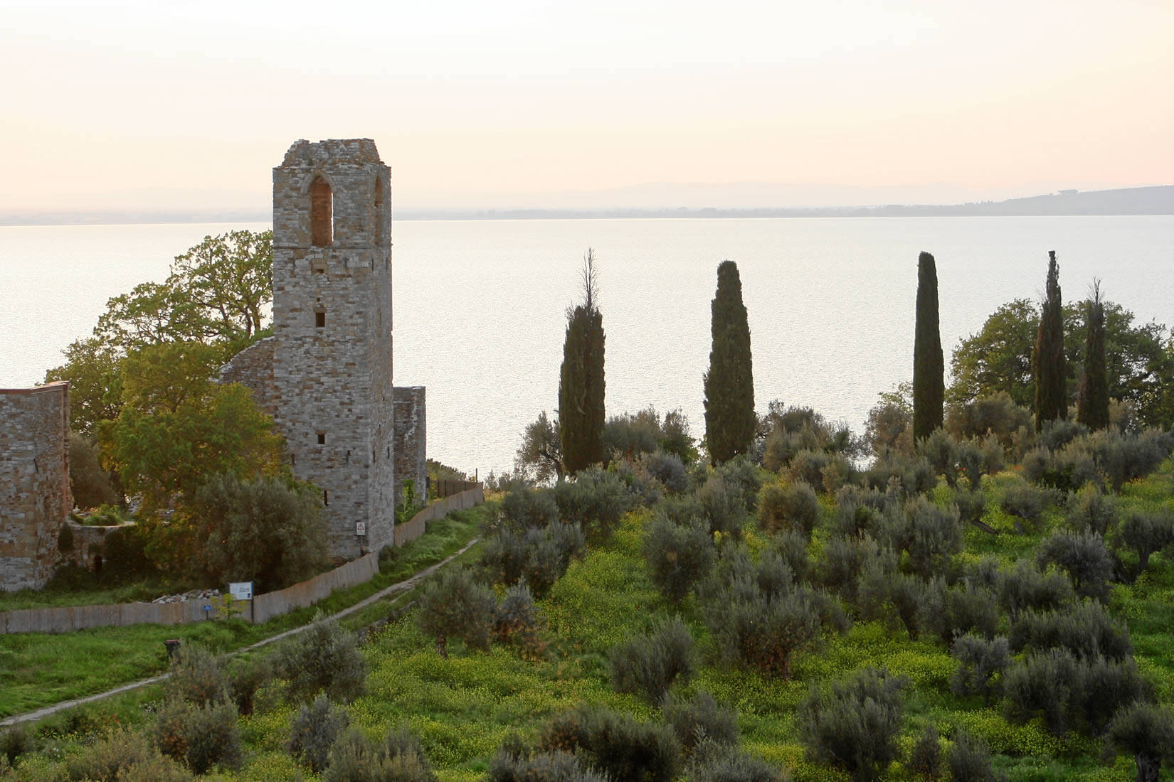 isola polvese, una delle isole del lago trasimeno