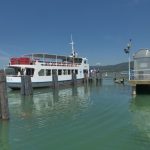 traghetto lago Trasimeno attracca all'isola