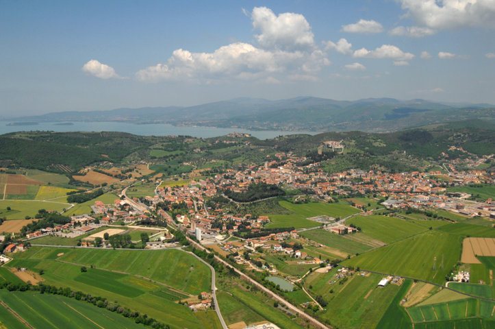 Vista dall'alto - panorama del pian del carpine e Trasimeno