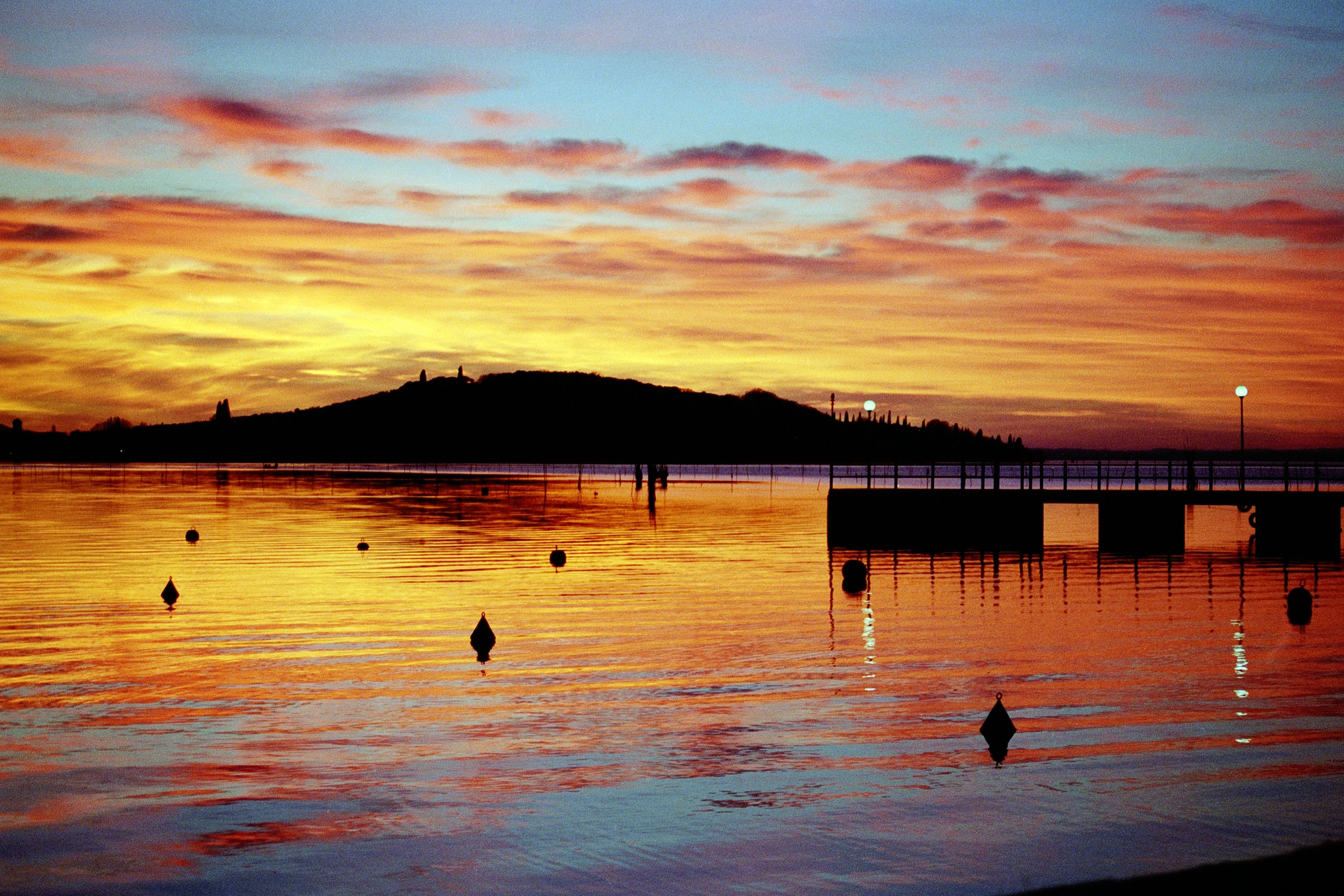 San Feliciano - Magione : foto del tramonto su isola Polvese