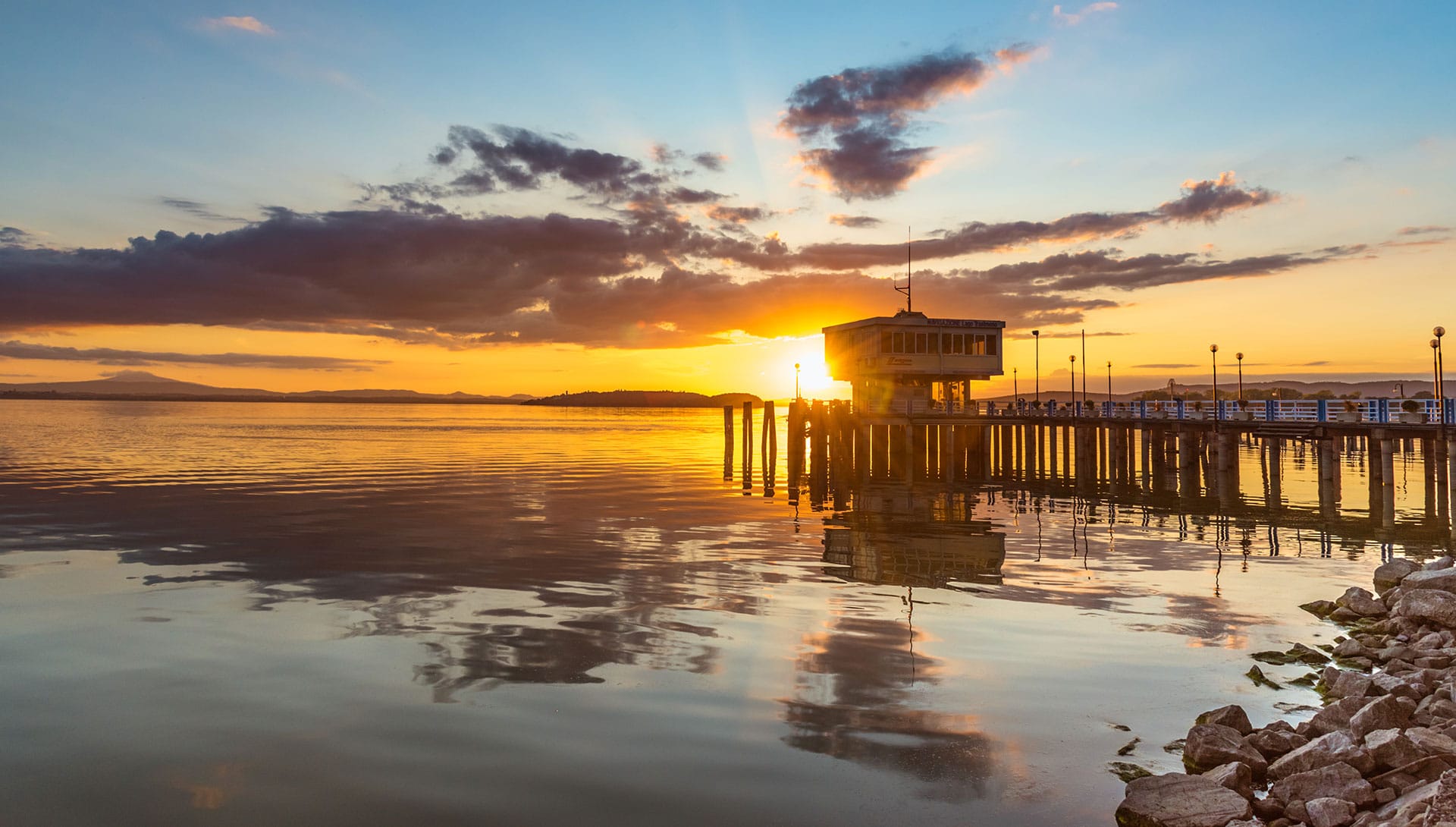 Tramonto sul lago di Trasimeno visto da Passignano sul Trasimeno