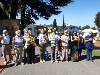 Paciano: Amministrazione comunale e associazioni tagliano il nastro del mercato a km zero