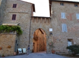 Paciano: Rifiuti abbandonati, i volontari ripuliscono strade e piazze